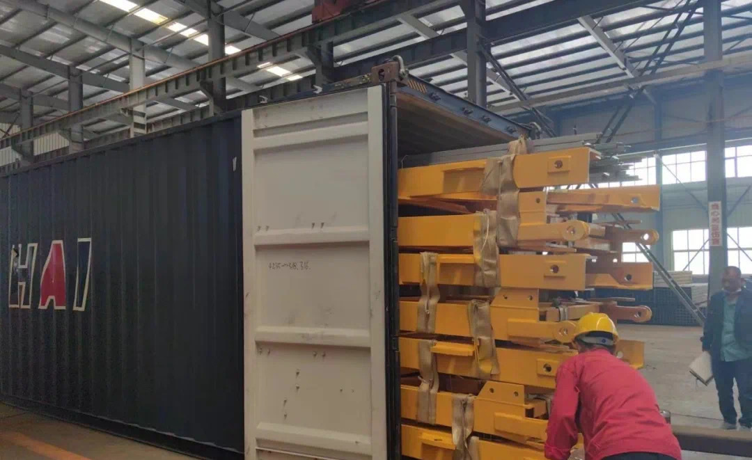 鸿达重工鸿达塔吊HT100塔机和SC200/200MP施工升降机出口墨西哥